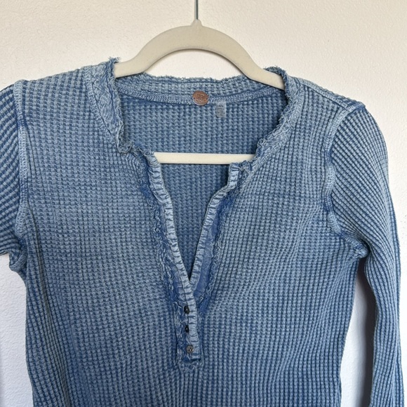 FREE PEOPLE FP ONE: blue long-sleeve henley, size med - Picture 2 of 7